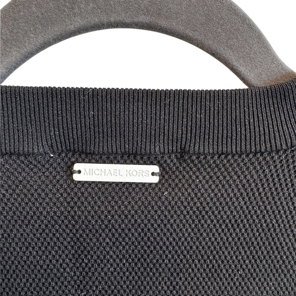 Michael Kors
Logo Tape Textured Knit Short-Sleeve Sweater - Picture 7 of 9